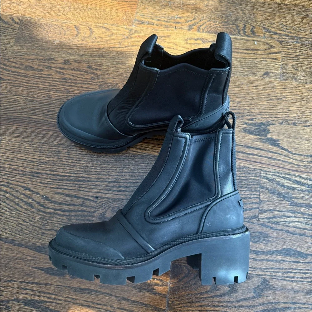 TORY BURCH Chelsea Lug Sole Ankle Boots Sz 8/8.5